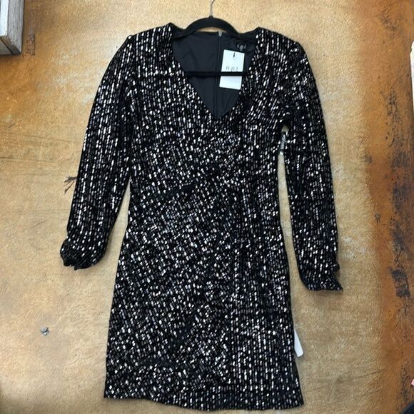 One pretty time dress - Picture 1 of 8
